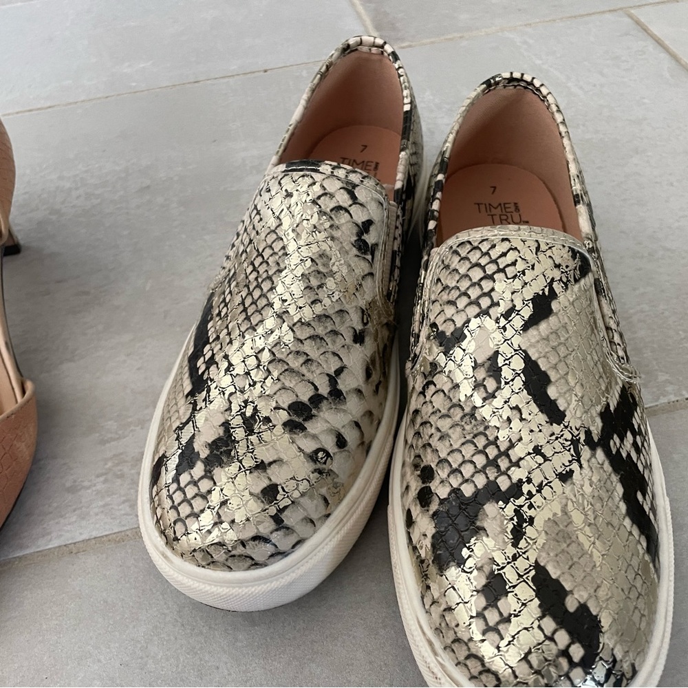 Time and tru memory foam slip on sneakers snake skin print size 7